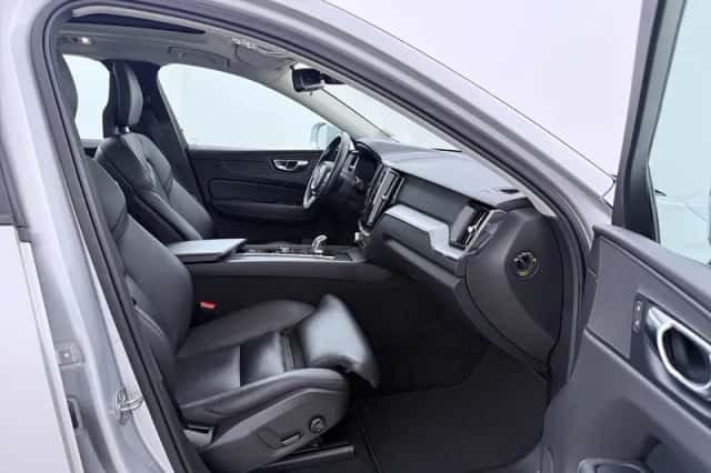 Volvo XC60 (2019) thumbnail 5