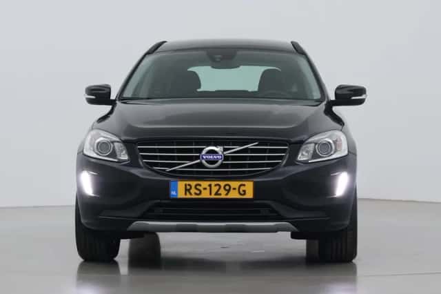 Volvo XC60 (2017) thumbnail 16