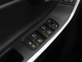 Volvo XC60 (2017) thumbnail 31