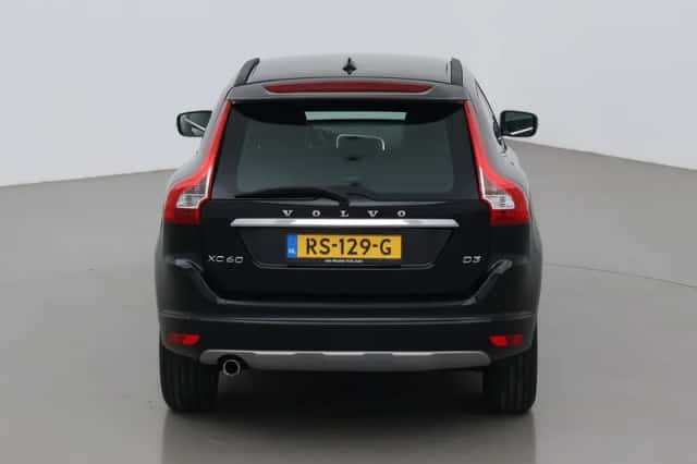 Volvo XC60 (2017) thumbnail 9