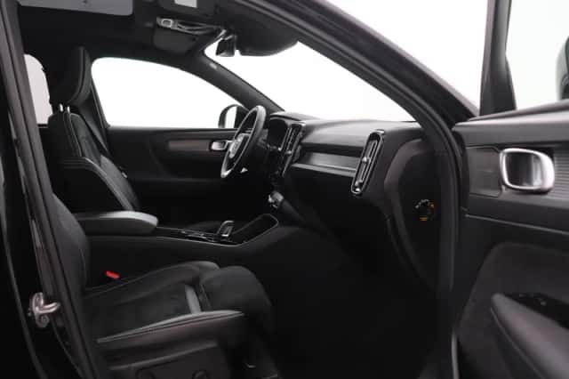 Volvo XC40 (2022) thumbnail 5