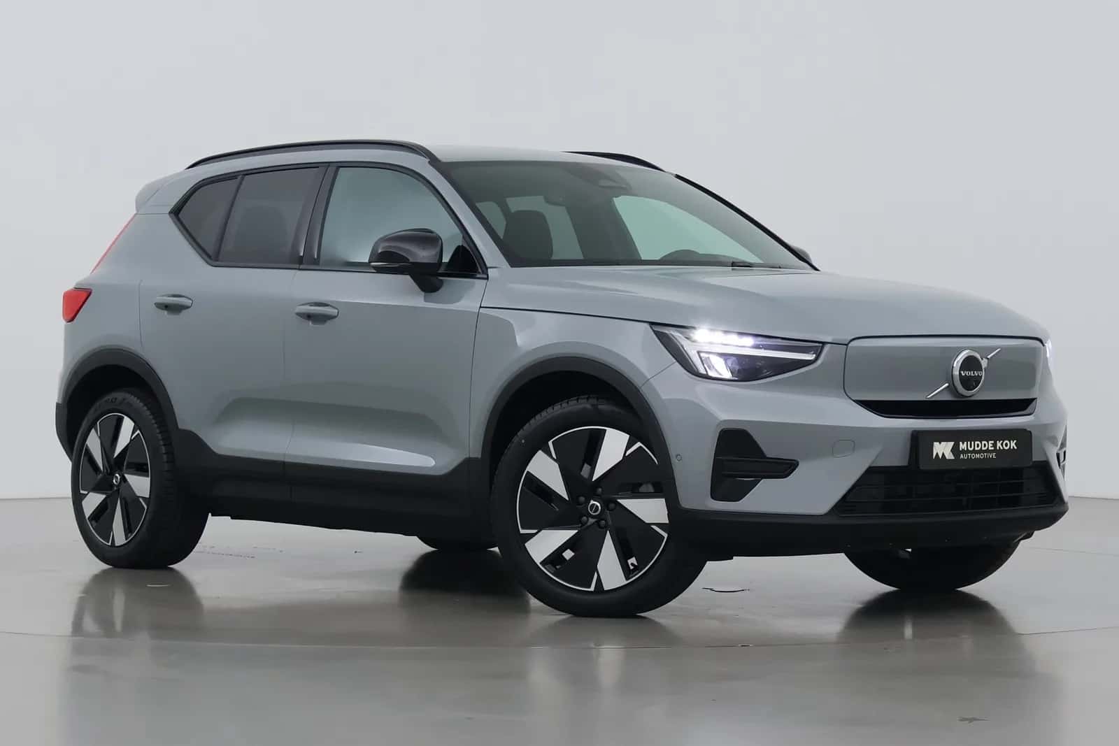 Volvo EX40 (2026) — foto 1
