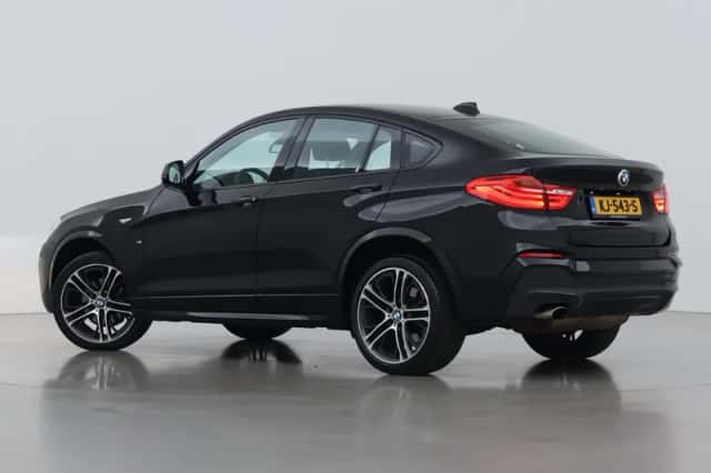 BMW X4 (2016) thumbnail 2