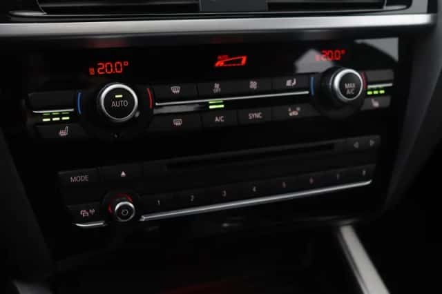 BMW X4 (2016) thumbnail 30