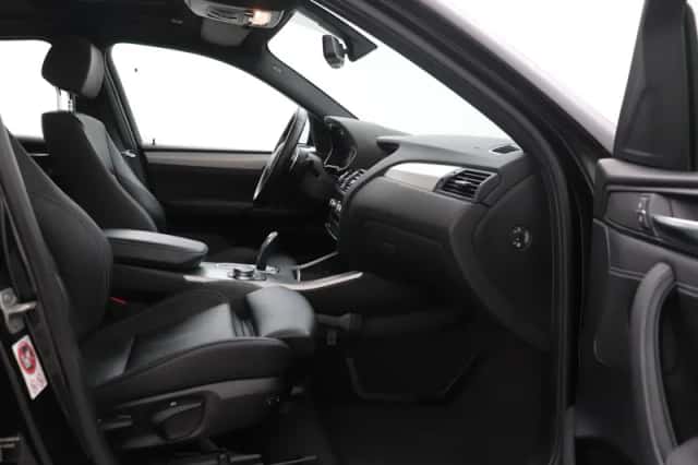 BMW X4 (2016) thumbnail 5