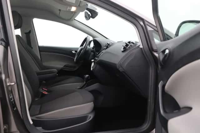 SEAT Ibiza (2016) thumbnail 5
