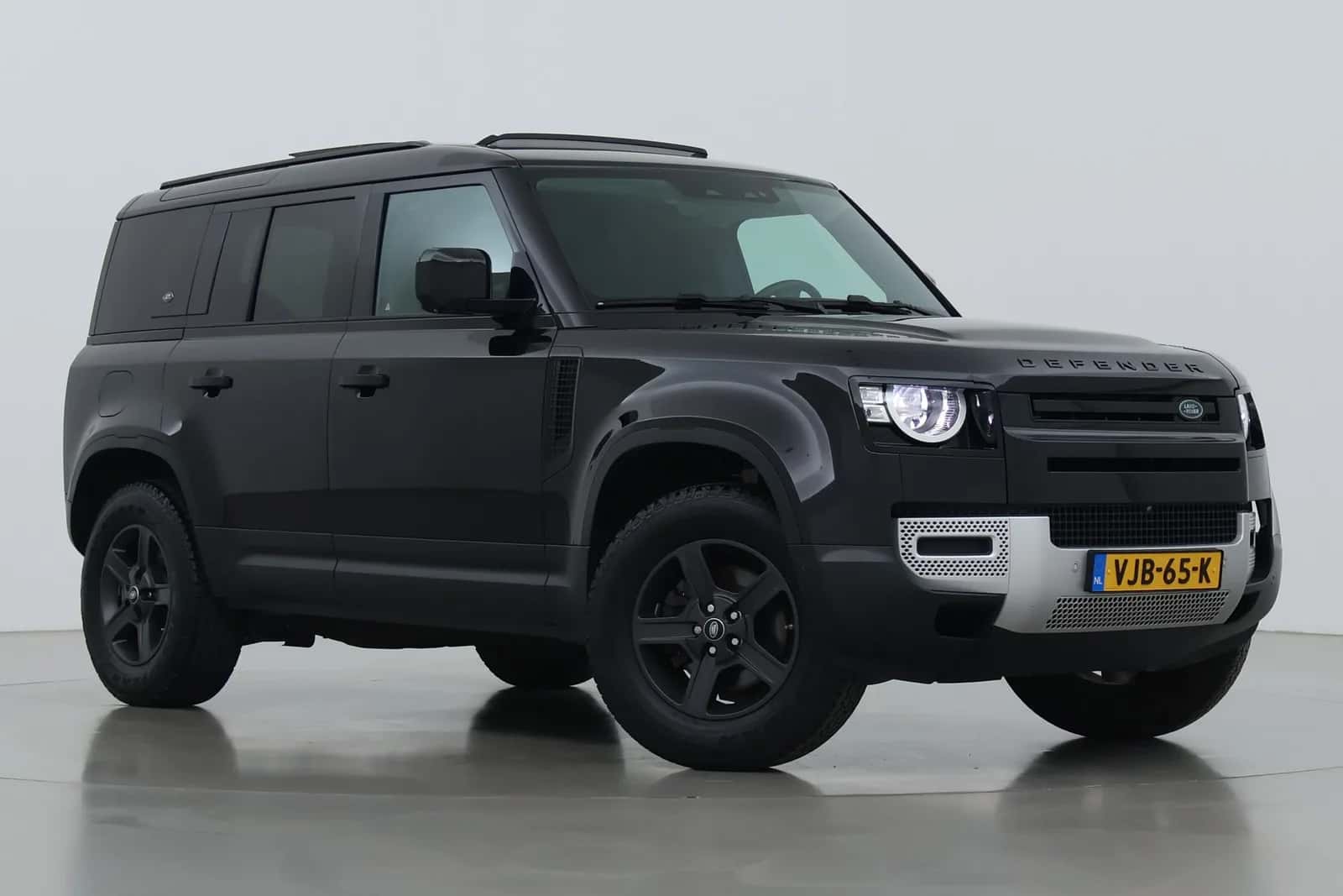 Land Rover Defender (2021) — foto 1