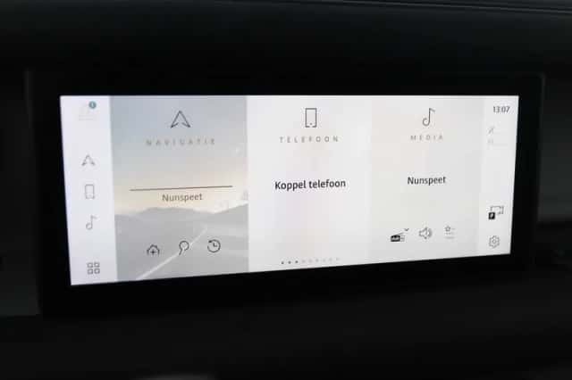 Land Rover Defender (2021) thumbnail 21