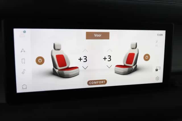Land Rover Defender (2021) thumbnail 27
