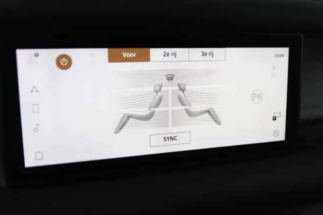 Land Rover Defender (2021) thumbnail 28