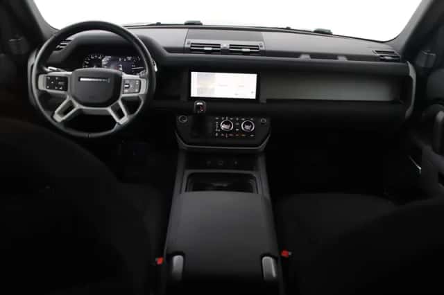 Land Rover Defender (2021) thumbnail 4