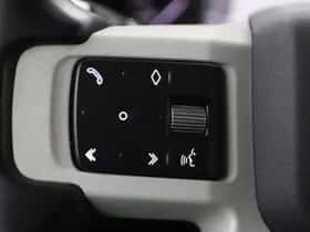 Land Rover Defender (2021) thumbnail 35