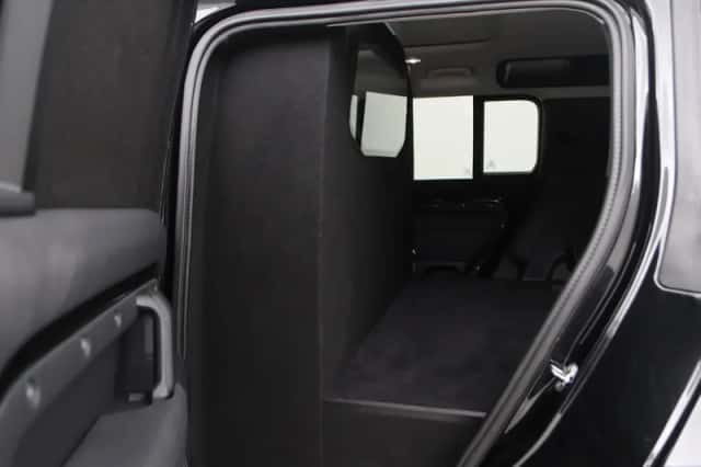 Land Rover Defender (2021) thumbnail 39