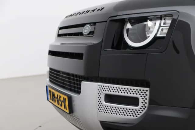 Land Rover Defender (2021) thumbnail 43