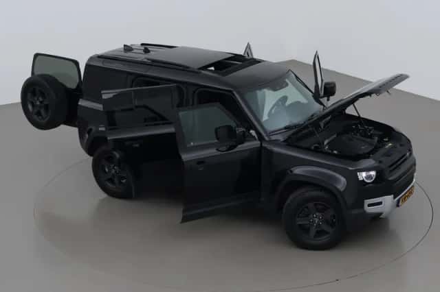 Land Rover Defender (2021) thumbnail 6