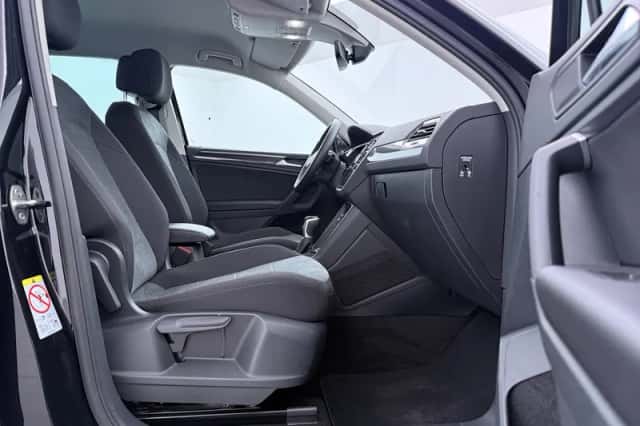 Volkswagen Tiguan (2022) thumbnail 5