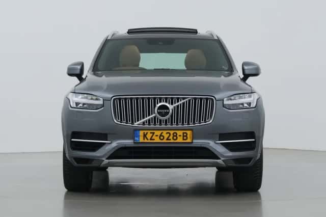 Volvo XC90 (2016) thumbnail 16