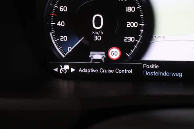 Volvo XC90 (2016) thumbnail 20