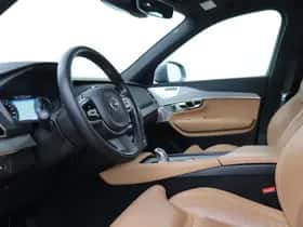 Volvo XC90 (2016) thumbnail 3