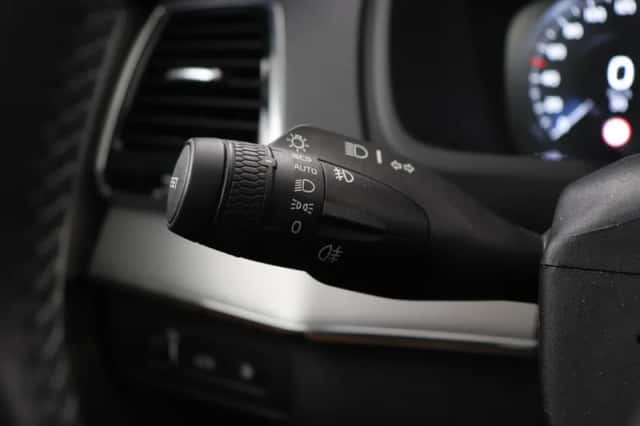 Volvo XC90 (2016) thumbnail 40