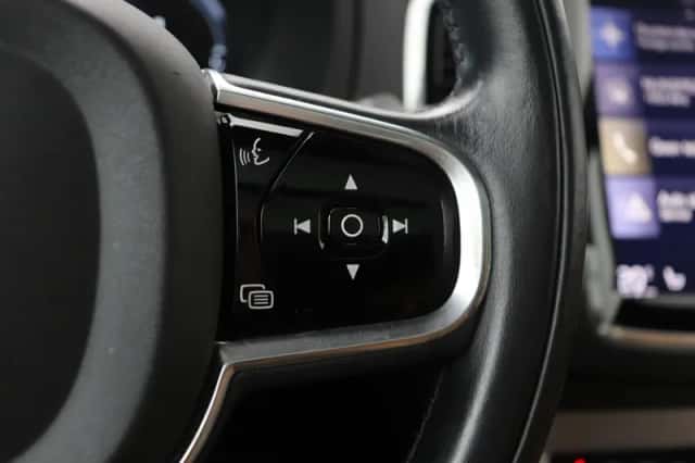 Volvo XC90 (2016) thumbnail 41