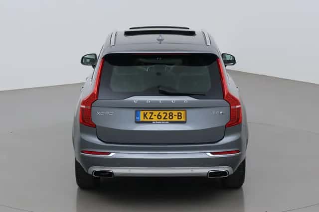 Volvo XC90 (2016) thumbnail 9
