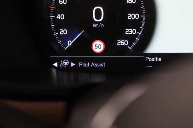 Volvo S90 (2017) thumbnail 23