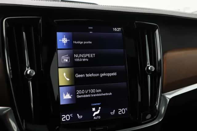 Volvo S90 (2017) thumbnail 24
