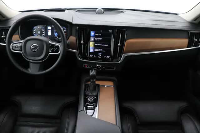 Volvo S90 (2017) thumbnail 4
