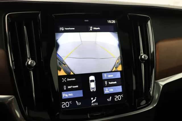 Volvo S90 (2017) thumbnail 32