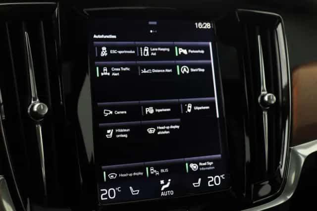 Volvo S90 (2017) thumbnail 33