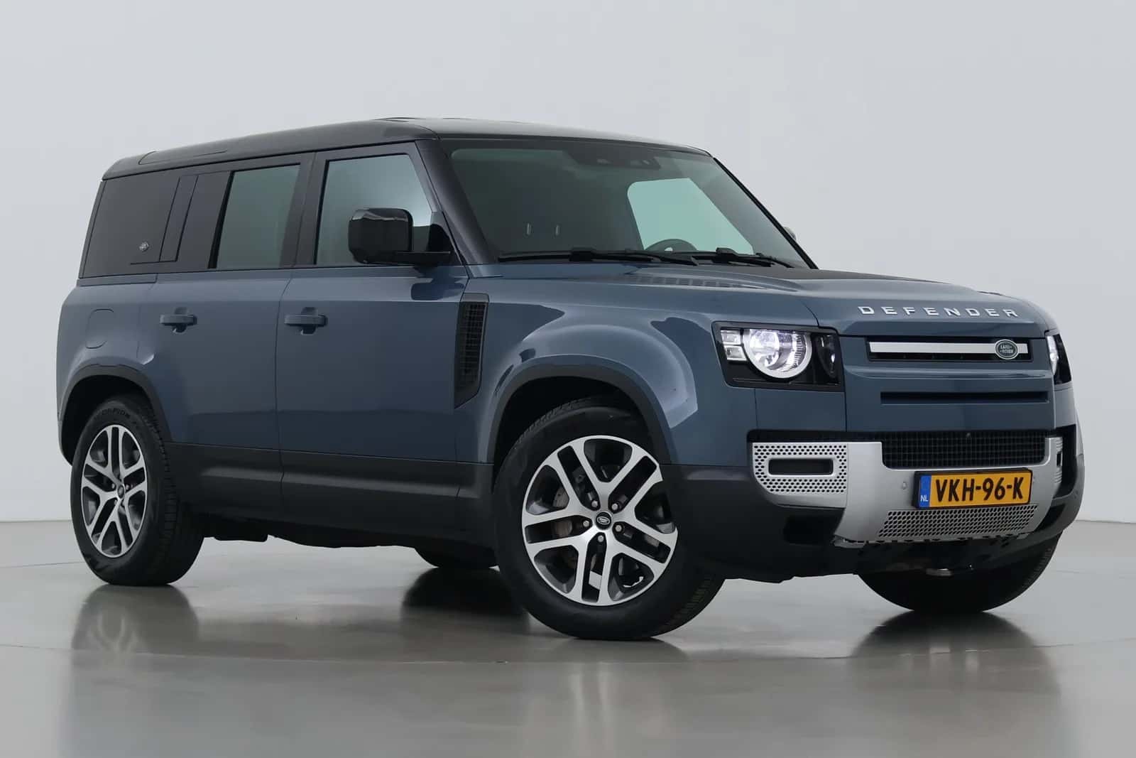 Land Rover Defender (2021) — foto 1