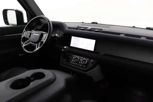 Land Rover Defender (2021) thumbnail 17
