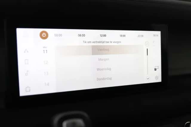 Land Rover Defender (2021) thumbnail 27