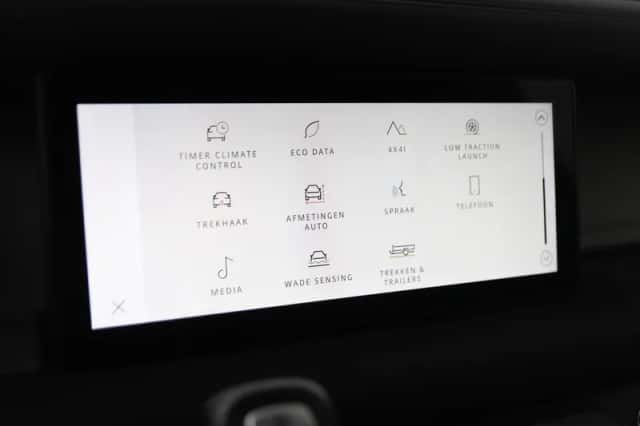 Land Rover Defender (2021) thumbnail 28