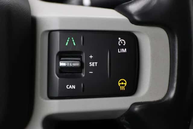 Land Rover Defender (2021) thumbnail 37