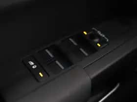 Land Rover Defender (2021) thumbnail 41