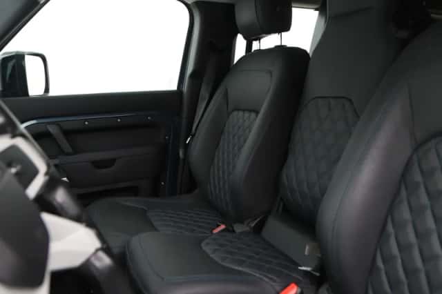 Land Rover Defender (2021) thumbnail 43