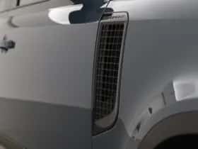 Land Rover Defender (2021) thumbnail 48