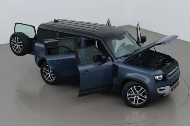 Land Rover Defender (2021) thumbnail 6