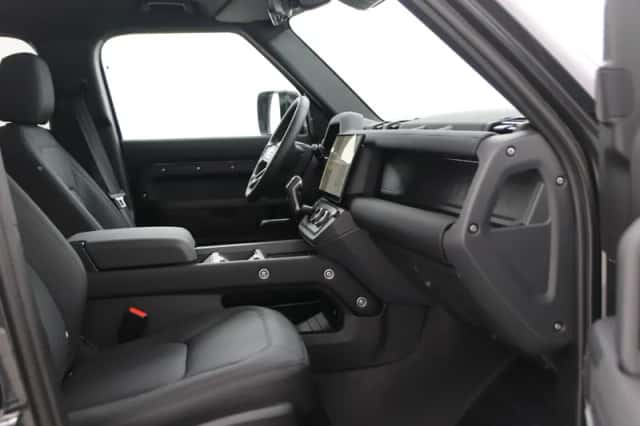Land Rover Defender (2026) thumbnail 5