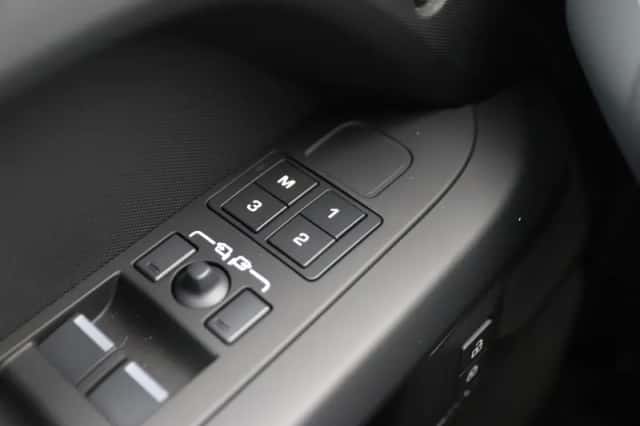 Land Rover Defender (2026) thumbnail 42