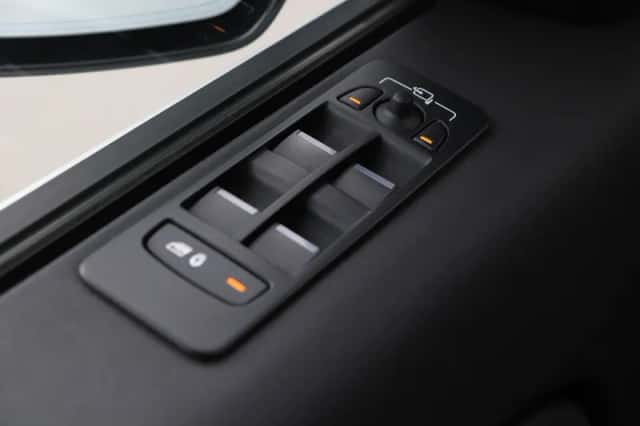 Land Rover Discovery Sport (2020) thumbnail 36