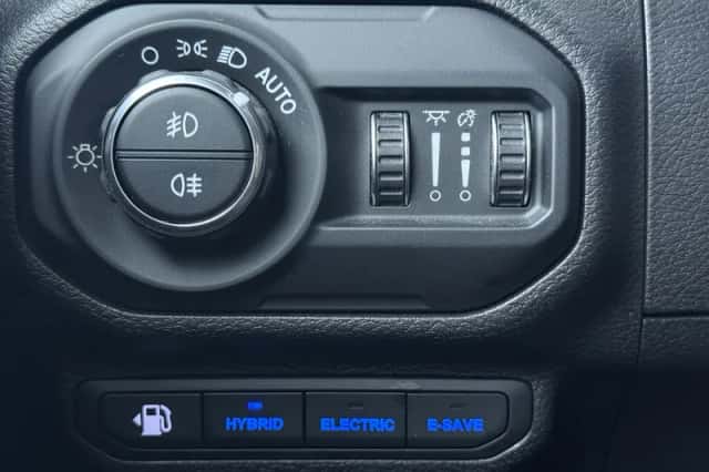Jeep Wrangler (2022) thumbnail 38