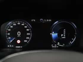 Volvo XC90 (2015) thumbnail 19