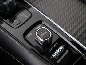 Volvo XC90 (2015) thumbnail 36