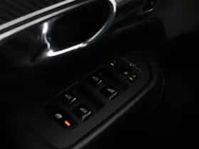 Volvo XC90 (2015) thumbnail 45