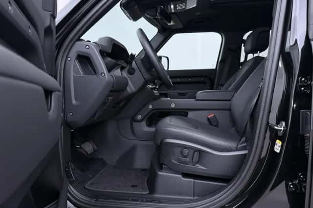 Land Rover Defender (2026) thumbnail 3