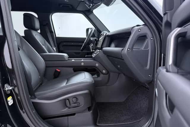 Land Rover Defender (2026) thumbnail 5