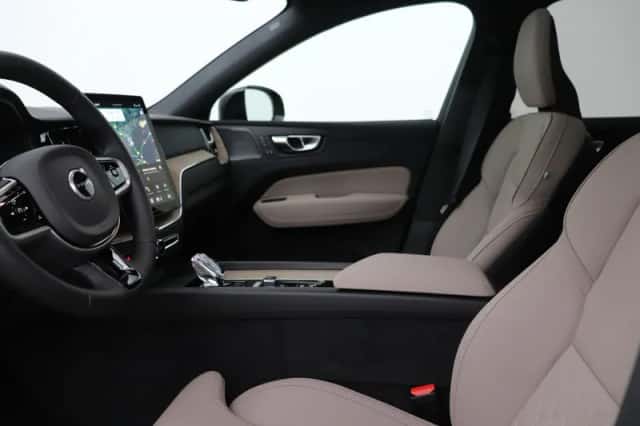Volvo XC60 (2026) thumbnail 3